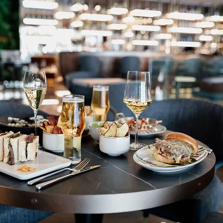 Epic Sana Marques リスボン